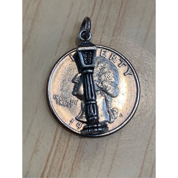 .925 Lamp Post Sterling Silver Jewelry Charm - Picture 4 of 5